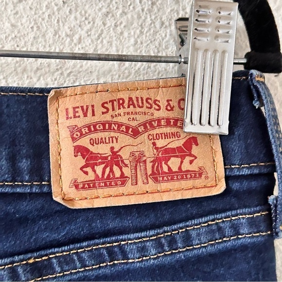 Levis 315 Shaping Bootcut Blue Dark Wash Jeans  Women Sz 32 - Picture 5 of 10